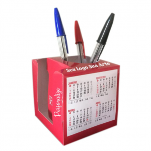 CALENDÁRIOS DE MESA PORTA CANETAS/CUBO couchê 300g  4x0 verniz uv total frente  